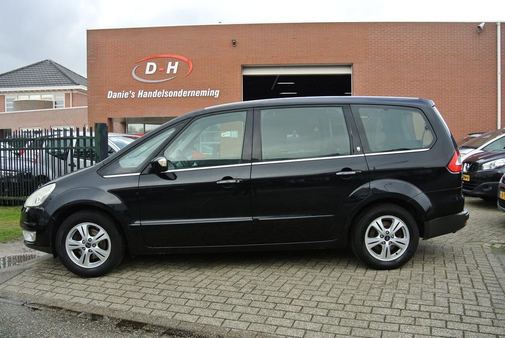 Ford Galaxy 2.0-16V Ghia airco 7persoons apk 27-02-2027 inru, Voorwielaandrijving, Gebruikt, 7 stoelen, Zwart