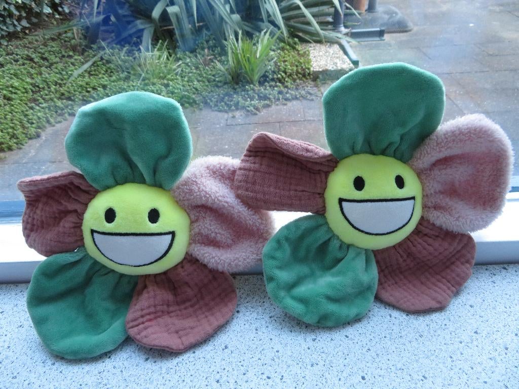 Knuffel Lachende Bloem met knisperblaadjes van Kruidvat, Kinderen en Baby's, Speelgoed | Knuffels en Pluche, Zo goed als nieuw