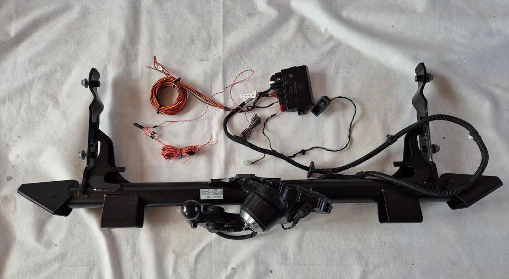 ID7 2023 VW VOLKSWAGEN WEGDRAAIBARE TREKHAAK COMPLEET, Ophalen of Verzenden, Gebruikt