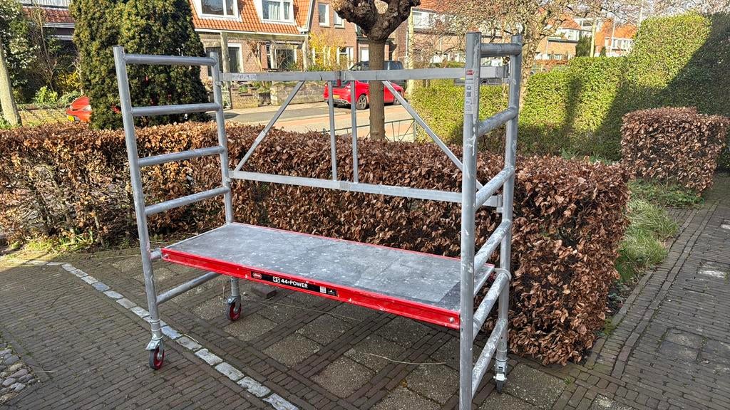 Te huur: Altrex 44 power rolsteiger, kamersteiger., Ophalen of Verzenden, Zo goed als nieuw, Rolsteiger of Kamersteiger, 5 meter of hoger
