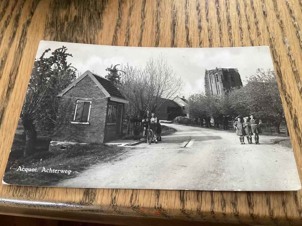 Fotokaart Acquoi( Acquoy)Achterweg,jaren 40, mensen + kerk., Ophalen of Verzenden, 1940 tot 1960, Zo goed als nieuw
