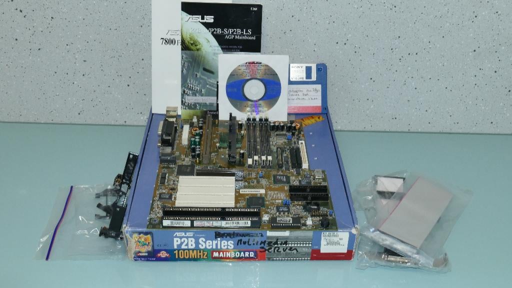 ASUS P2B-LS | Boxed | SCSI | Moederbord, Computers en Software, Vintage Computers, Ophalen of Verzenden