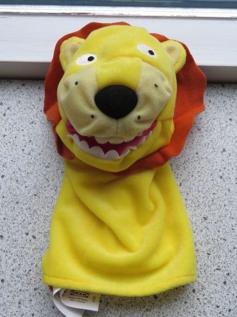 Handpop leeuw van IKEA Klappar Vild popenkastpop, Ophalen of Verzenden, Zo goed als nieuw, Overige typen