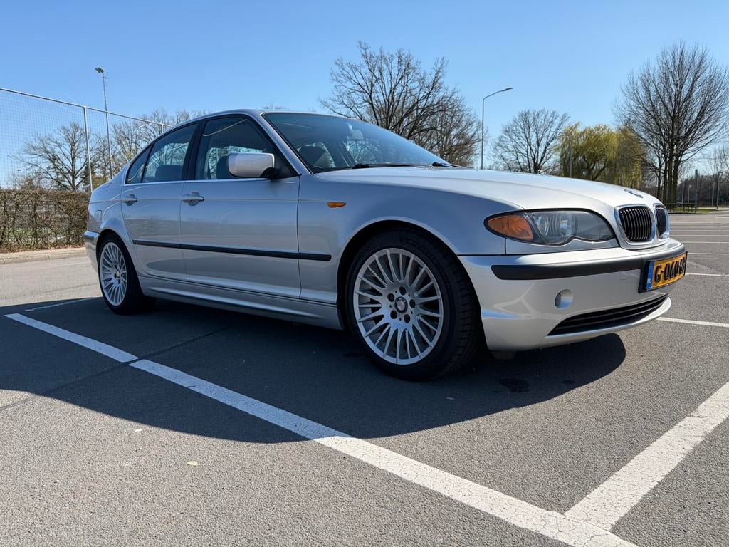 BMW 330i sedan E46, zeer lage km-stand, zeer netjes, Auto's, 1520 kg, Grijs, Particulier, Sedan