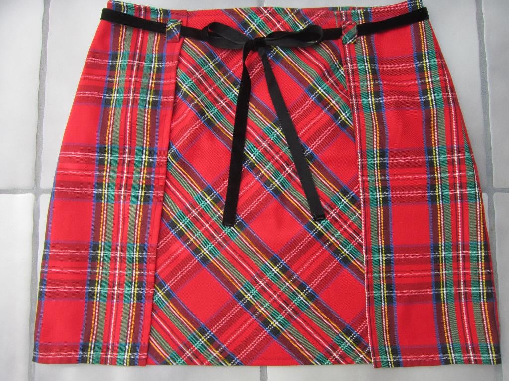 Rok, Rood geruite stof, maat 42 / 44. Zwart gevoerd., Maat 42/44 (L), Ophalen of Verzenden, Knielengte, Rood