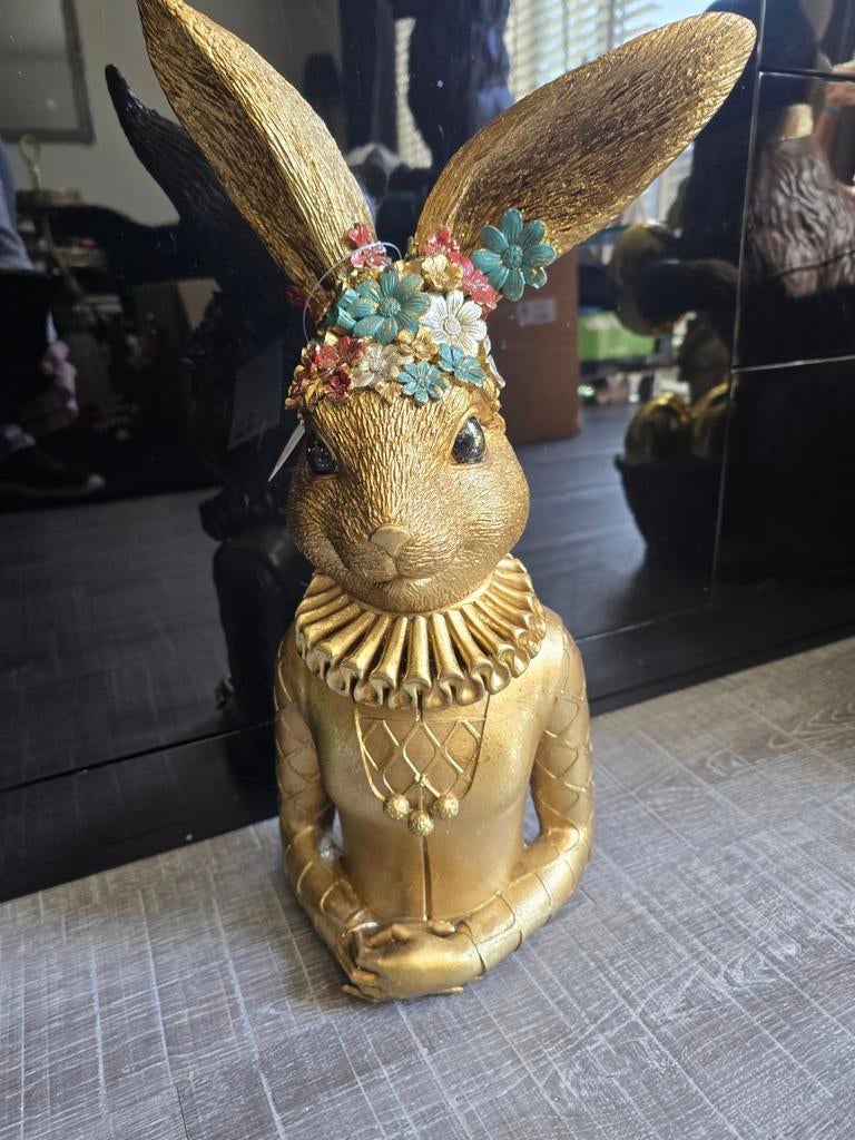 Gouden Paashaas met Bloemenkroon - Unieke Decoratie, Diversen, Pasen, Ophalen of Verzenden, Nieuw