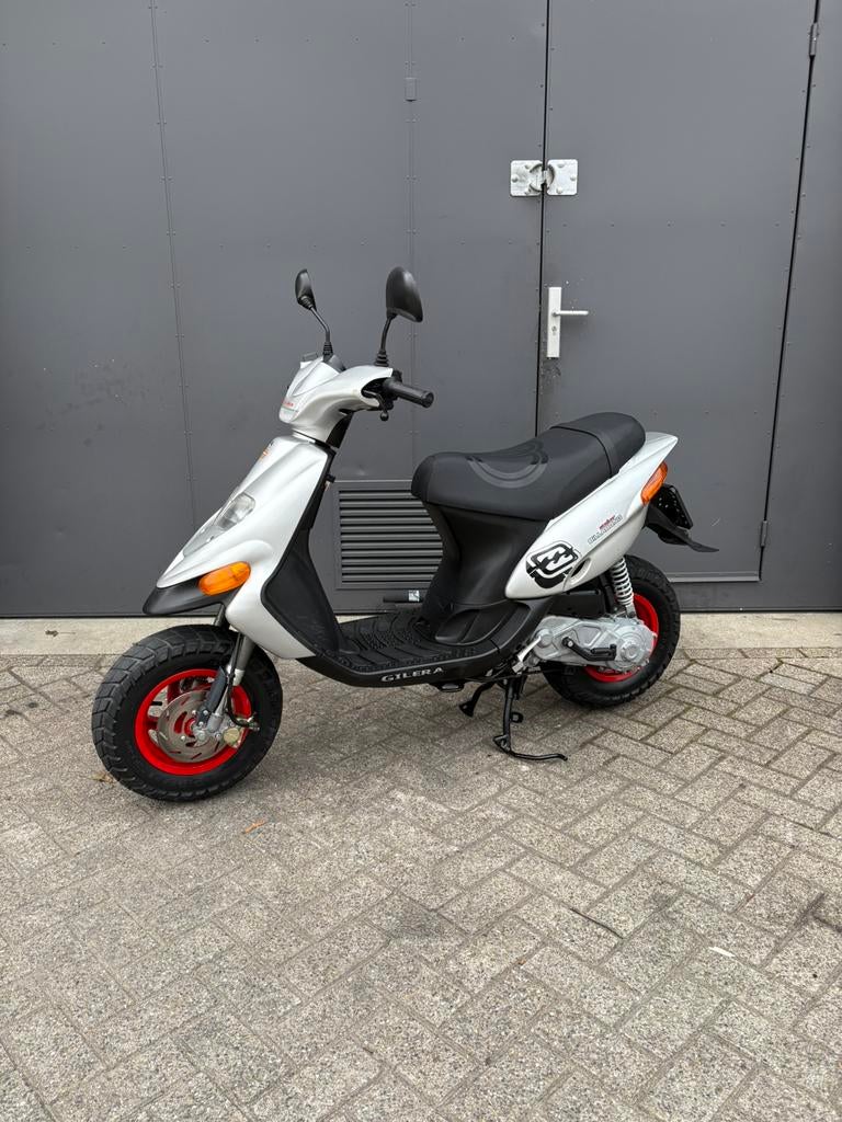 Gilera stalker 50cc BROM BILLABONG EDITIE ORIGINEEL TOPSTAAT, Fietsen en Brommers, Brommers | Schadebrommers, Ophalen of Verzenden