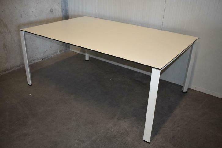 Ahrend 700 vergadertafel/conferentietafel