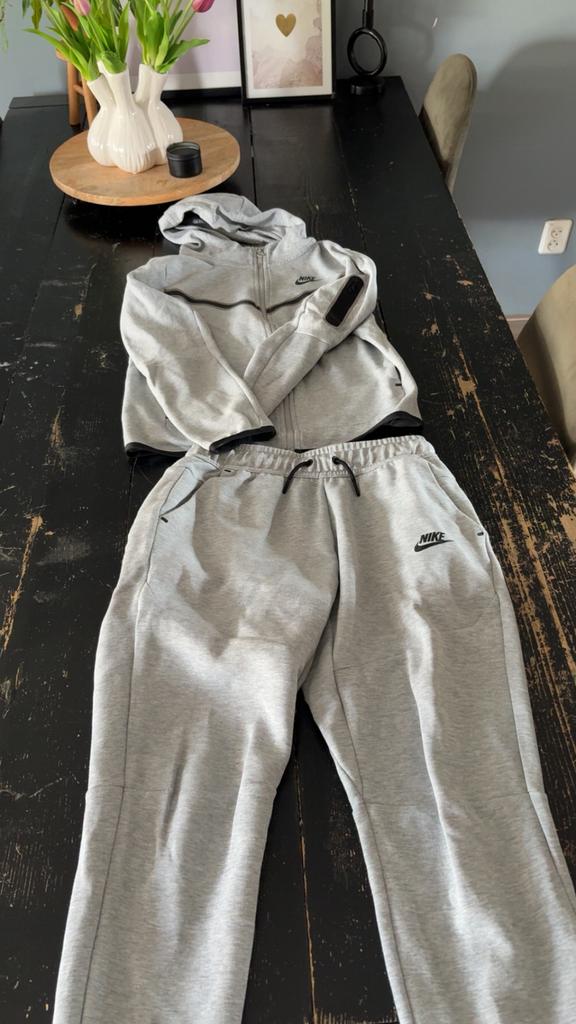 Nike tech pak 2x gedragen, Ophalen of Verzenden, Zo goed als nieuw, Maat 46 (S) of kleiner