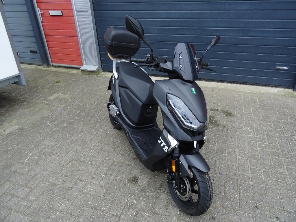 elektrische bromfiets, Fietsen en Brommers, Ophalen, Lifan E4, Maximaal 45 km/u, Zo goed als nieuw