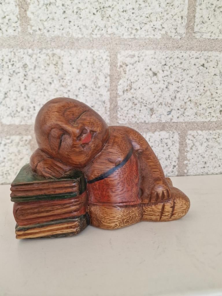 Vintage Beeld hout - meisje leunend op stapel boeken, Verzamelen, Beelden en Beeldjes, Ophalen of Verzenden, Gebruikt, Mens