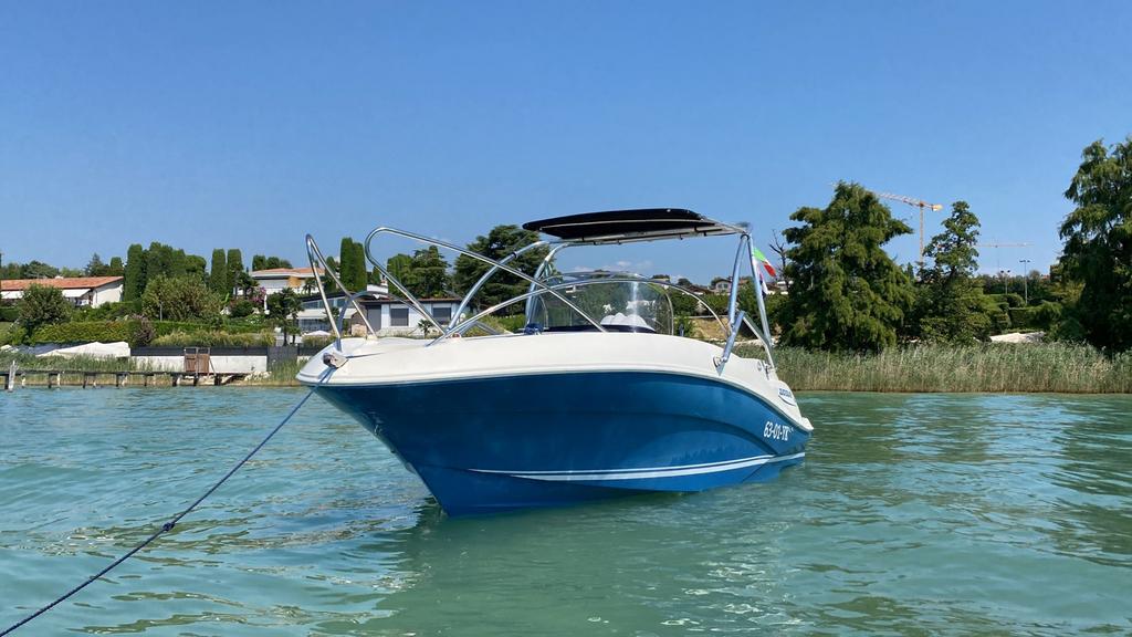 QuickSilver 635 met een 200pk Mercury fourstroke, Ophalen, Gebruikt, Buitenboordmotor, Polyester