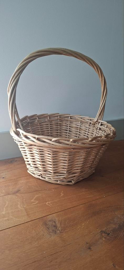 Draagmand van gevlochten riet, Gebruikt, Mand, Rond, Ophalen of Verzenden