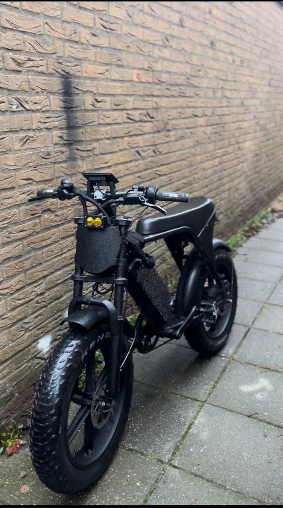 Custum v8 ( alleen versnelling kappot, Fietsen en Brommers, Elektrische fietsen, Ophalen, Zo goed als nieuw, Overige merken