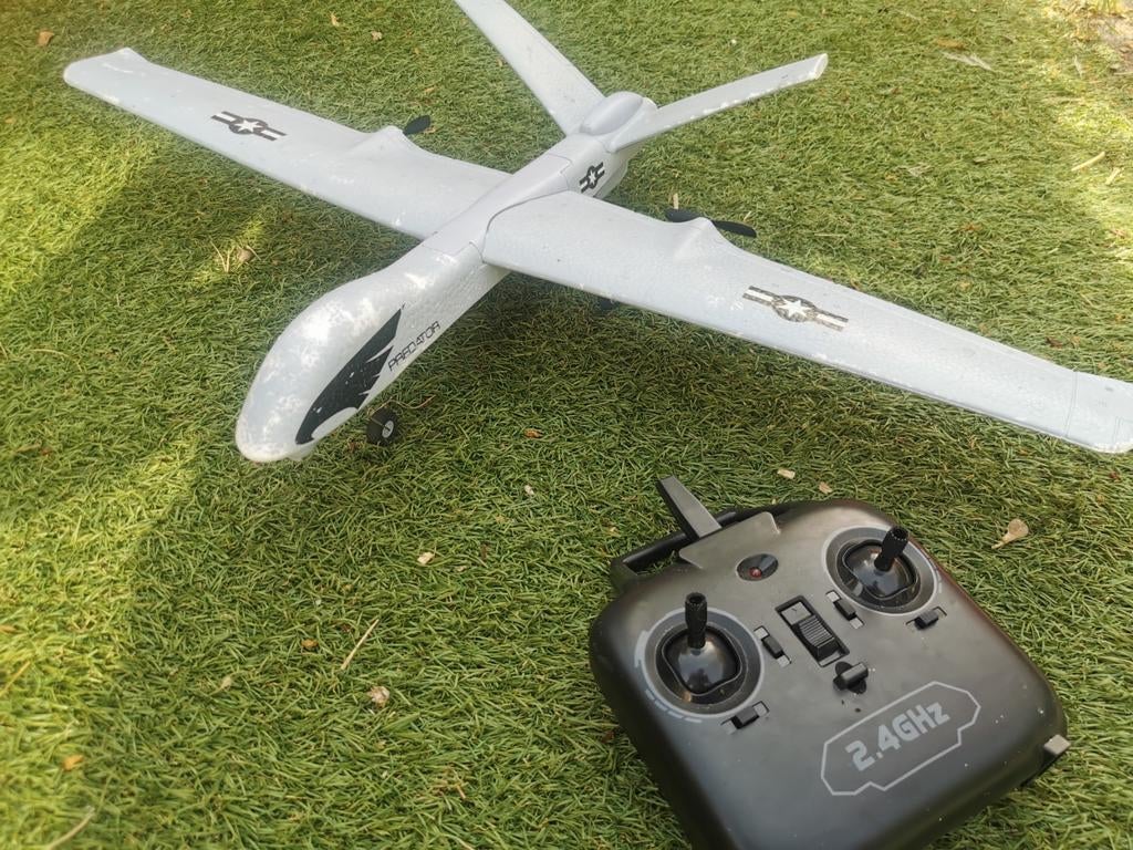 Predator drone modelbouw vliegtuig met 2 accu's, Ophalen of Verzenden