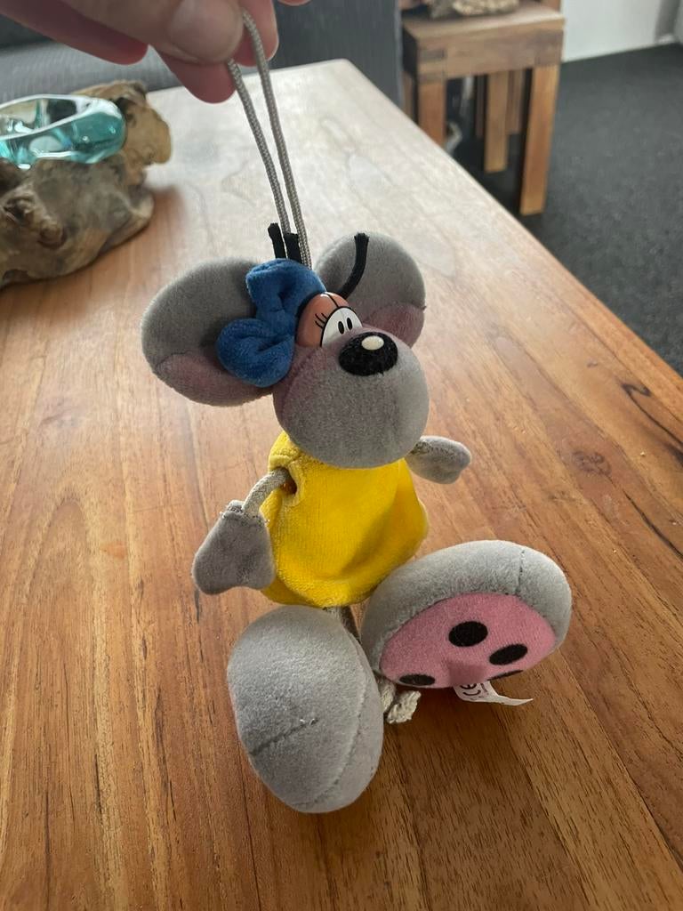 Soort sleutehanger knuffel grijze Diddl Diddlina 16 cm grijs, Verzamelen, Diddl, Ophalen of Verzenden, Zo goed als nieuw, Knuffel