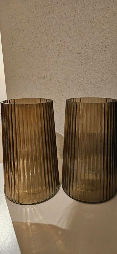 2 mooie bruine vazen samen voor maar € 10,00, Overige kleuren, Ophalen of Verzenden, Minder dan 50 cm, Glas