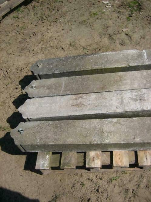 vier mooie oude arduinen paaltjes, Ophalen, Gebruikt