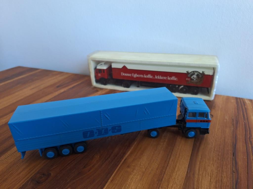 Model vrachtwagens Lion car- douwe egberts, Hobby en Vrije tijd, Modelauto's | 1:50, Ophalen of Verzenden, Gebruikt, Bus of Vrachtwagen
