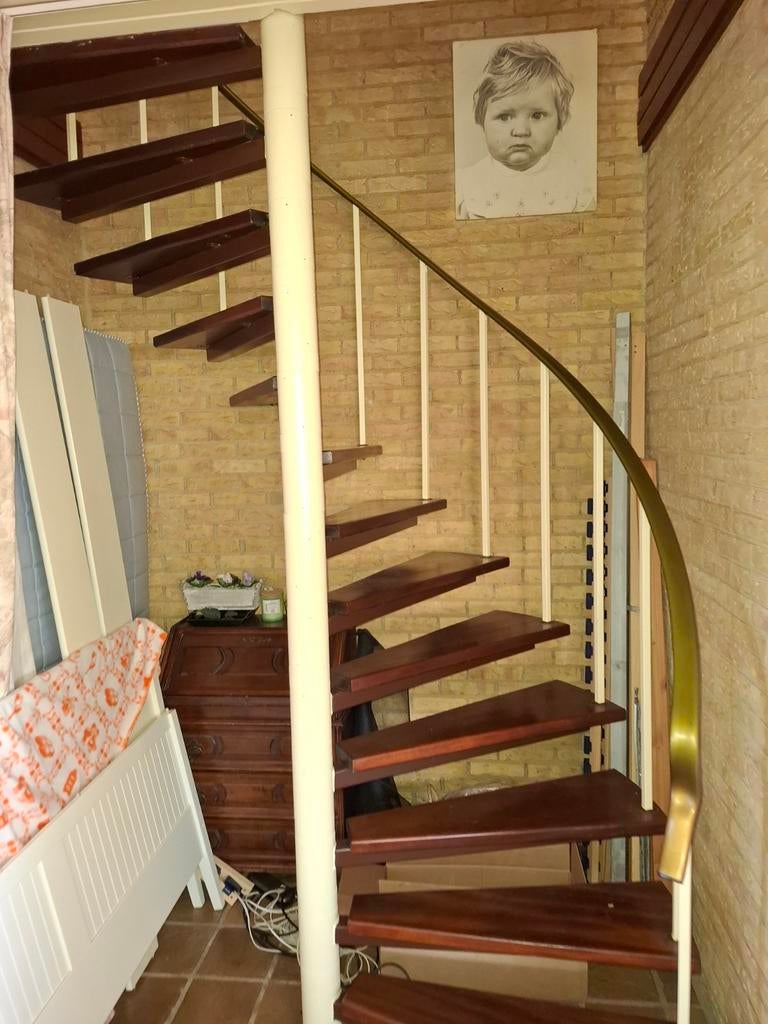 Gebruikte wenteltrappen, Doe-het-zelf en Verbouw, Ophalen, Gebruikt, 4 meter of meer