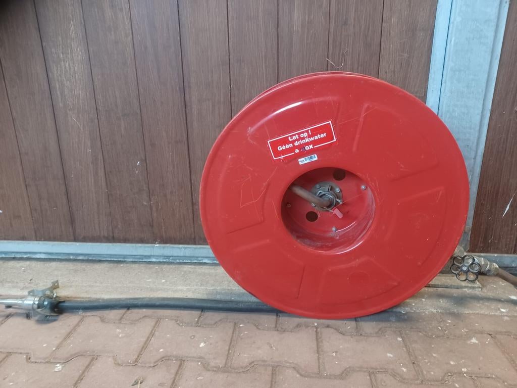 Brandslang op rol., Ophalen, Zo goed als nieuw, Brandblusser