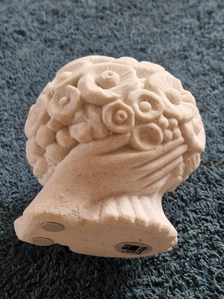 Vintage Beeldje"Handen met Bosje Bloemen"Marbell Stone Art., Verzamelen, Beelden en Beeldjes, Ophalen of Verzenden, Zo goed als nieuw