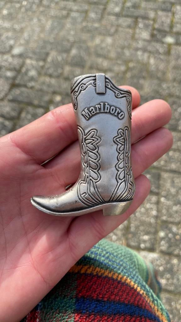 Vintage Marlboro metalen cowboylaars aanstekerhouder, Ophalen of Verzenden, Zo goed als nieuw, Bruin, Minder dan 95 cm