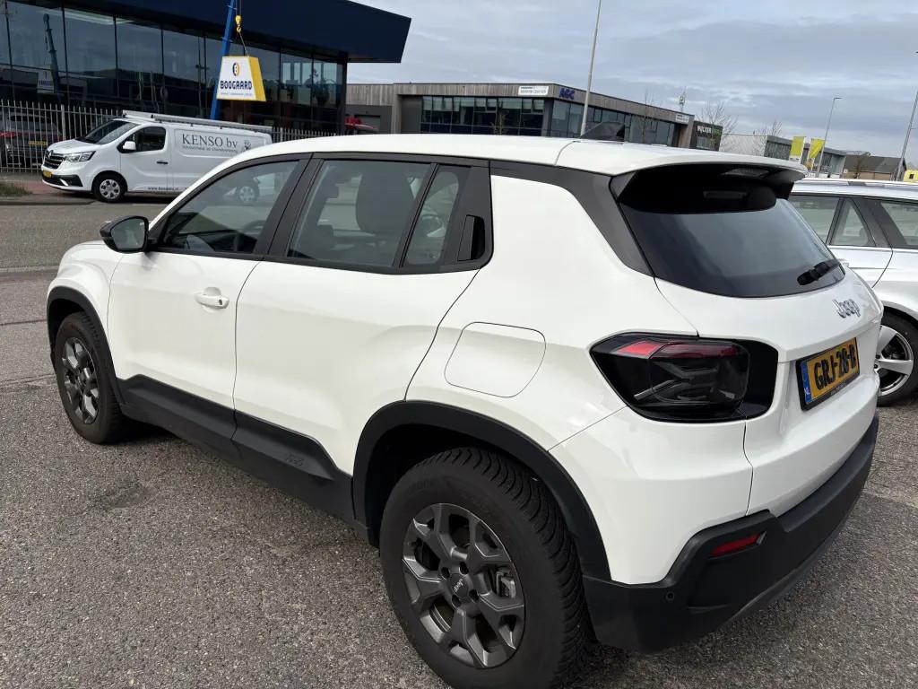 Jeep Avenger Longitude 54kWh € 24.045,00, Auto's, Automaat, Stof, Gebruikt, 157 pk