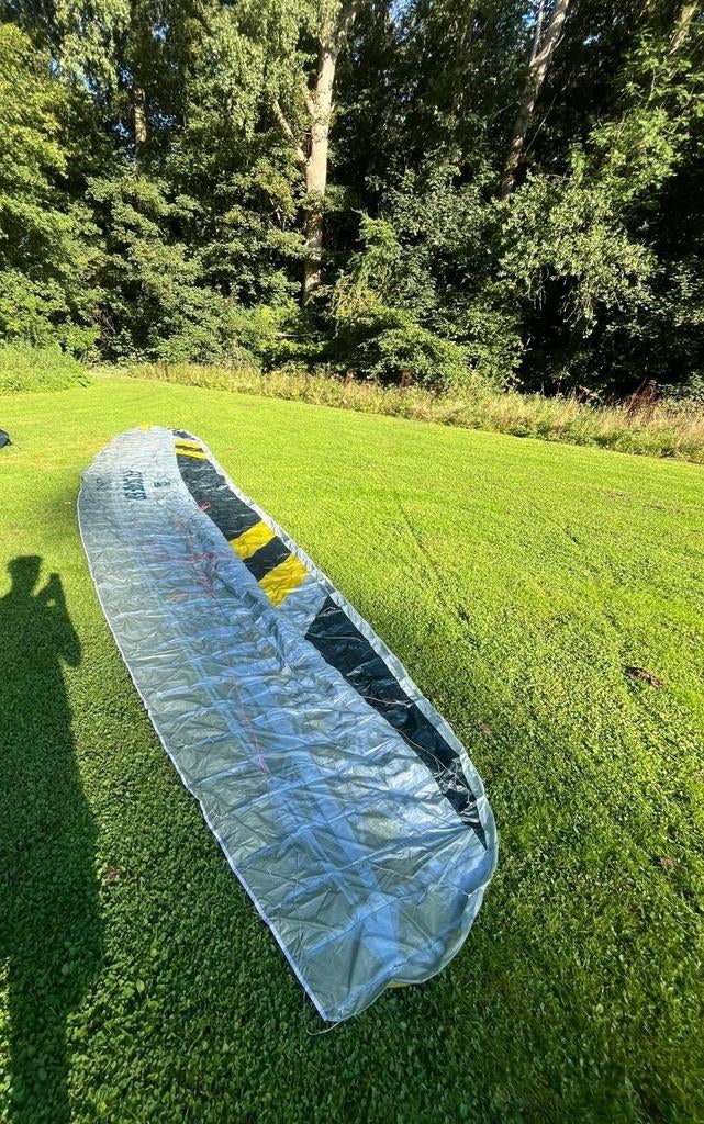 Flysurfer sonic 4 15 m, Watersport en Boten, Kitesurfen, Zo goed als nieuw, Geen board, Ophalen of Verzenden