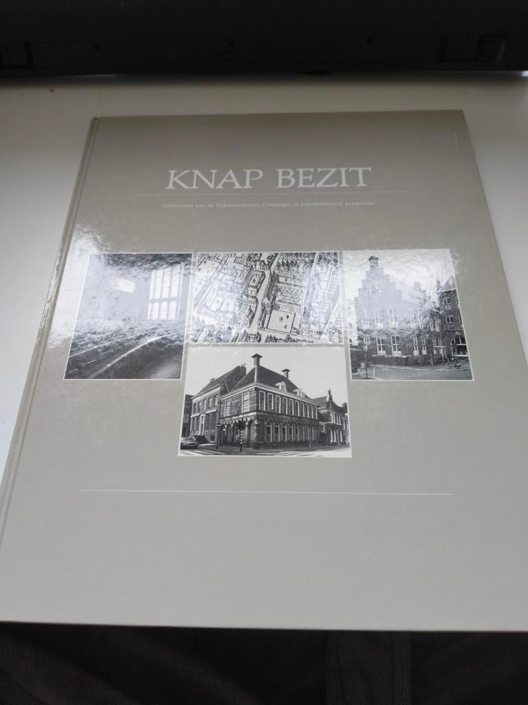 Knap Bezit Gebouwen van de rijksuniversiteit Groningen, Ophalen of Verzenden, Zo goed als nieuw