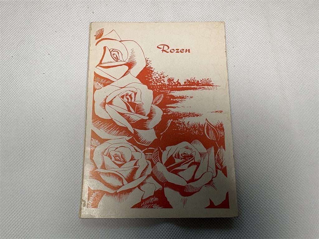 Rozen — Kweken, Verzorgen en Toepassen, Ophalen of Verzenden, Gelezen, Bloemen, Planten en Bomen