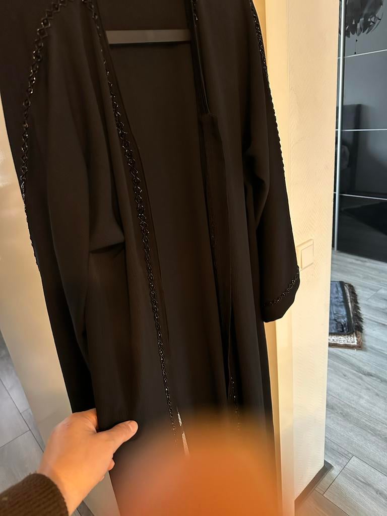 Elegante Zwarte Abaya met Kralen -nieuw, Ophalen of Verzenden, Zo goed als nieuw, Maat 38/40 (M), Zwart