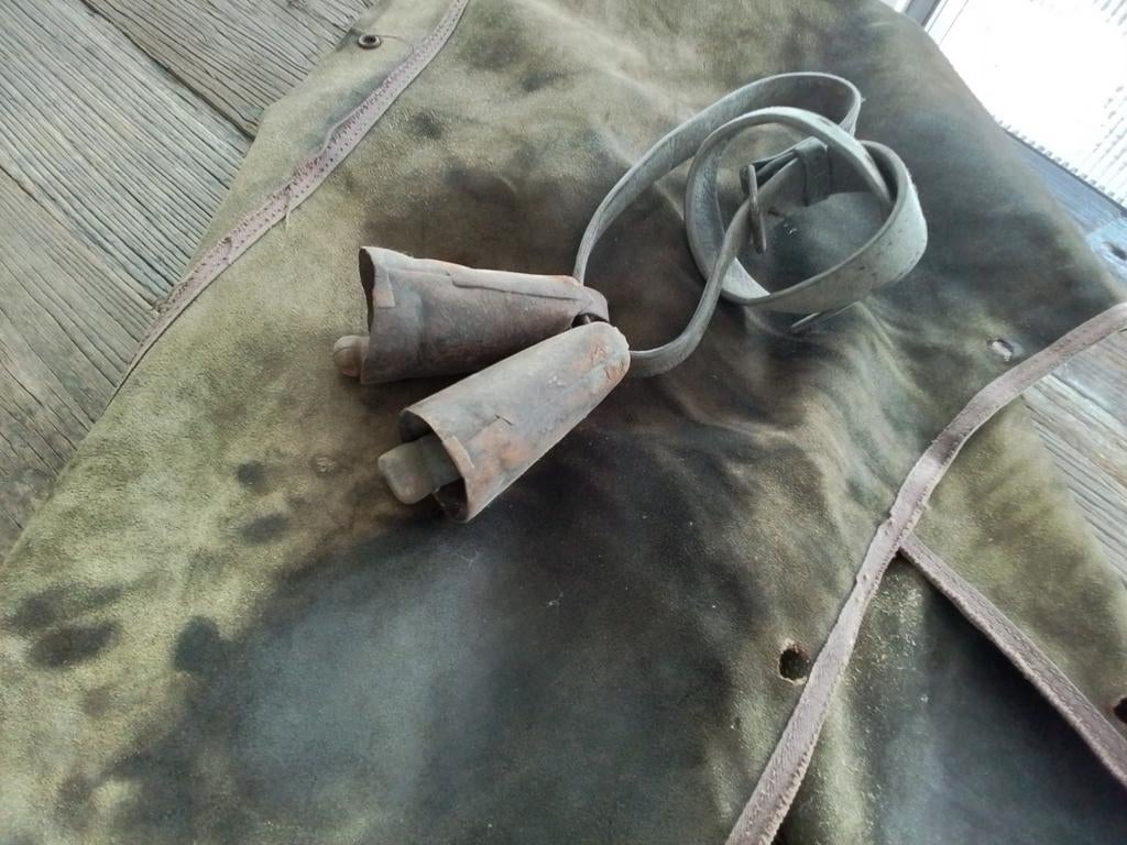 Oude leren bellenband, Antiek en Kunst, Curiosa en Brocante, Ophalen of Verzenden