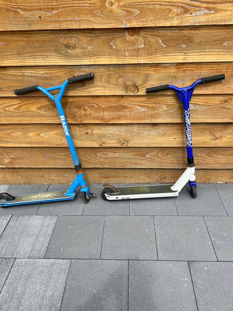 2 Stuntsteppen - Razor en onbekend merk, Fietsen en Brommers, Steps, Ophalen of Verzenden, Gebruikt, Gewone step