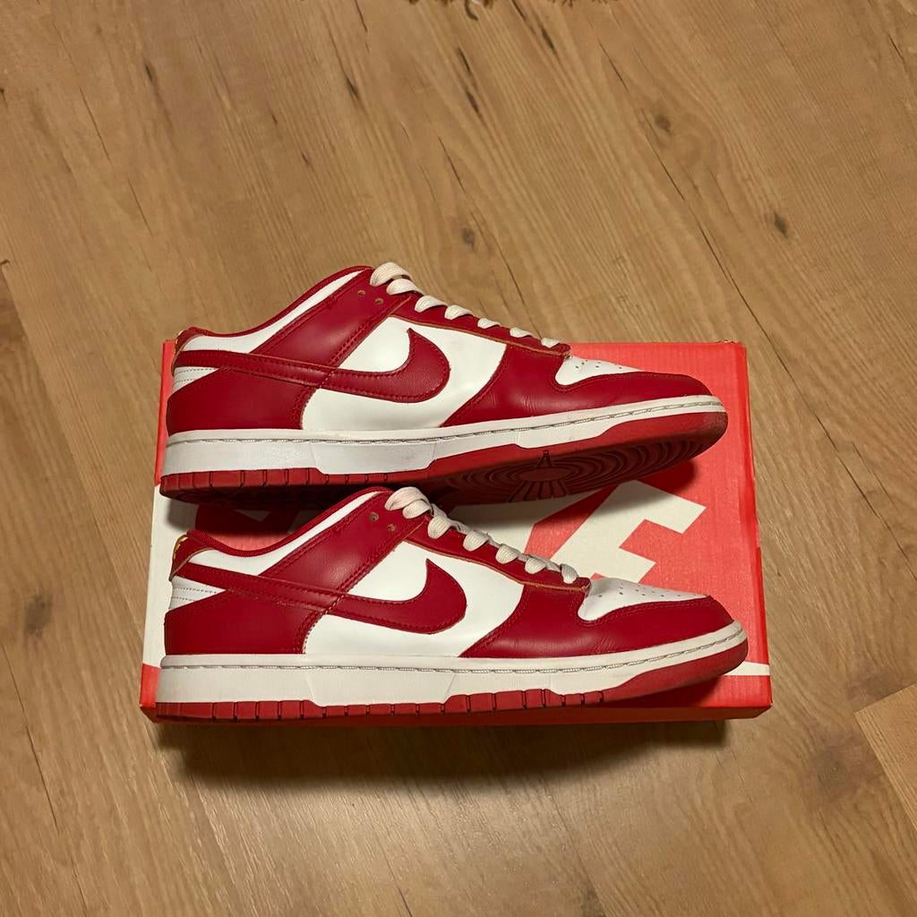 Nike Dunk Low Retro Red White/ gym red 42,5, Ophalen of Verzenden, Zo goed als nieuw, Overige kleuren, Sneakers of Gympen