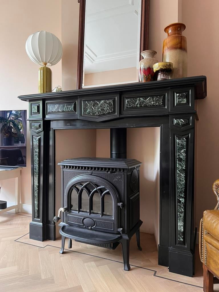 Houtkachel met zwart marmen schouw, openhaard mantel, Ophalen, Zo goed als nieuw, Vrijstaande haard, Houthaard