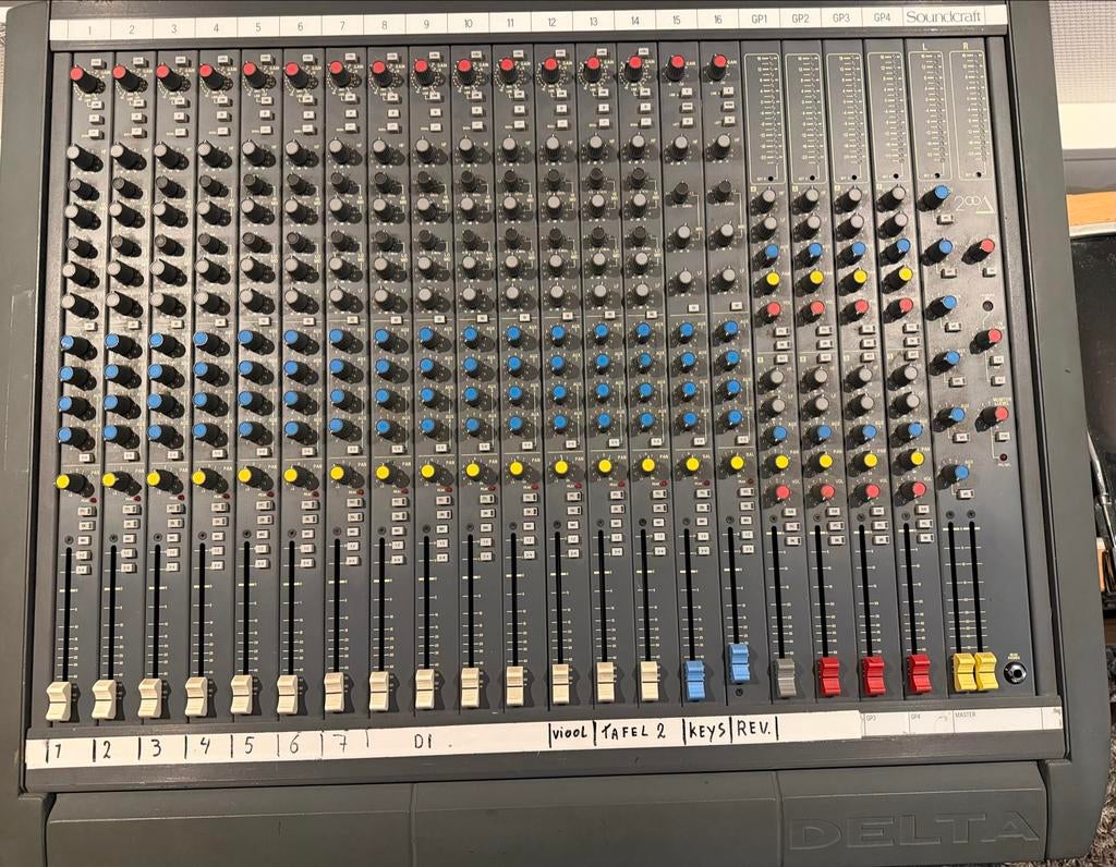 Soundcraft 200delta Mixer - Zeer Goede Staat!, Ophalen of Verzenden, Zo goed als nieuw, 10 tot 20 kanalen, Microfooningang