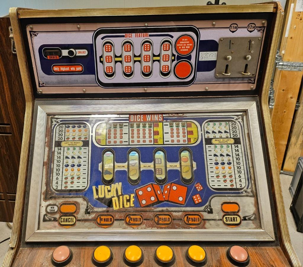 Antieke gokkast speelkast Lucky Dice, Overige munten, Ophalen, Gebruikt