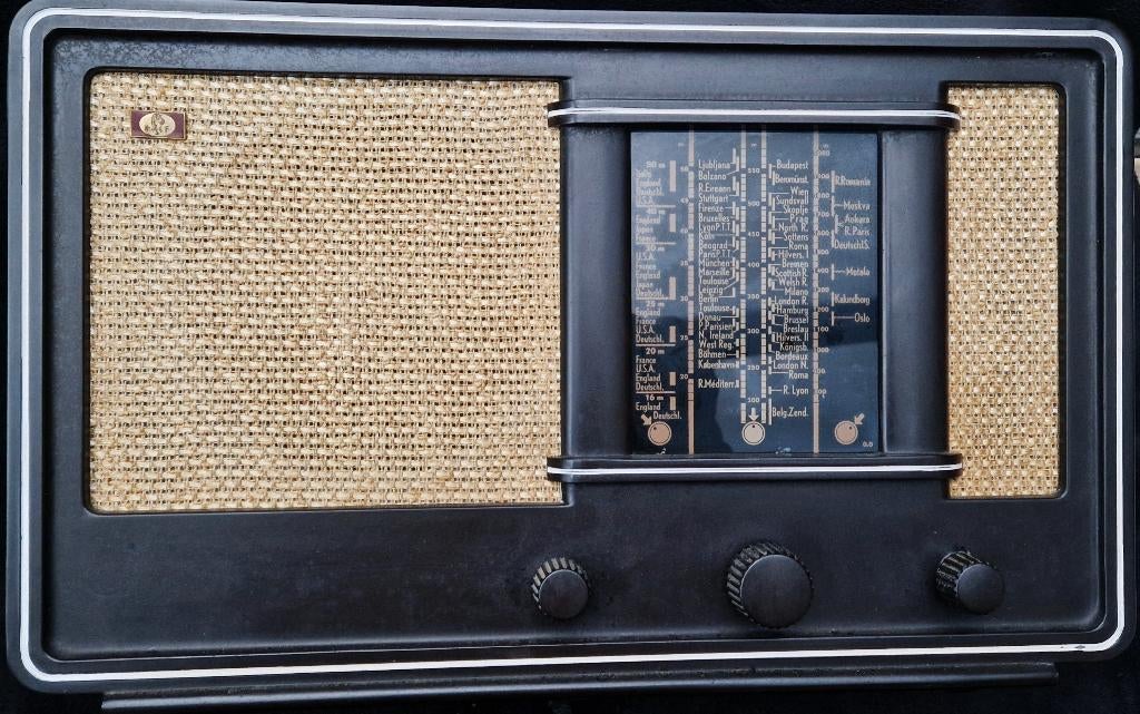 N.S.F. bakelieten Art Deco radio onder licentie van Philips, Antiek en Kunst, Antiek | Tv's en Audio, Ophalen of Verzenden