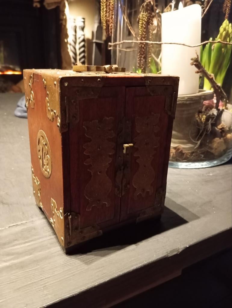 Chinees sieraden kistje/kastje, Ophalen