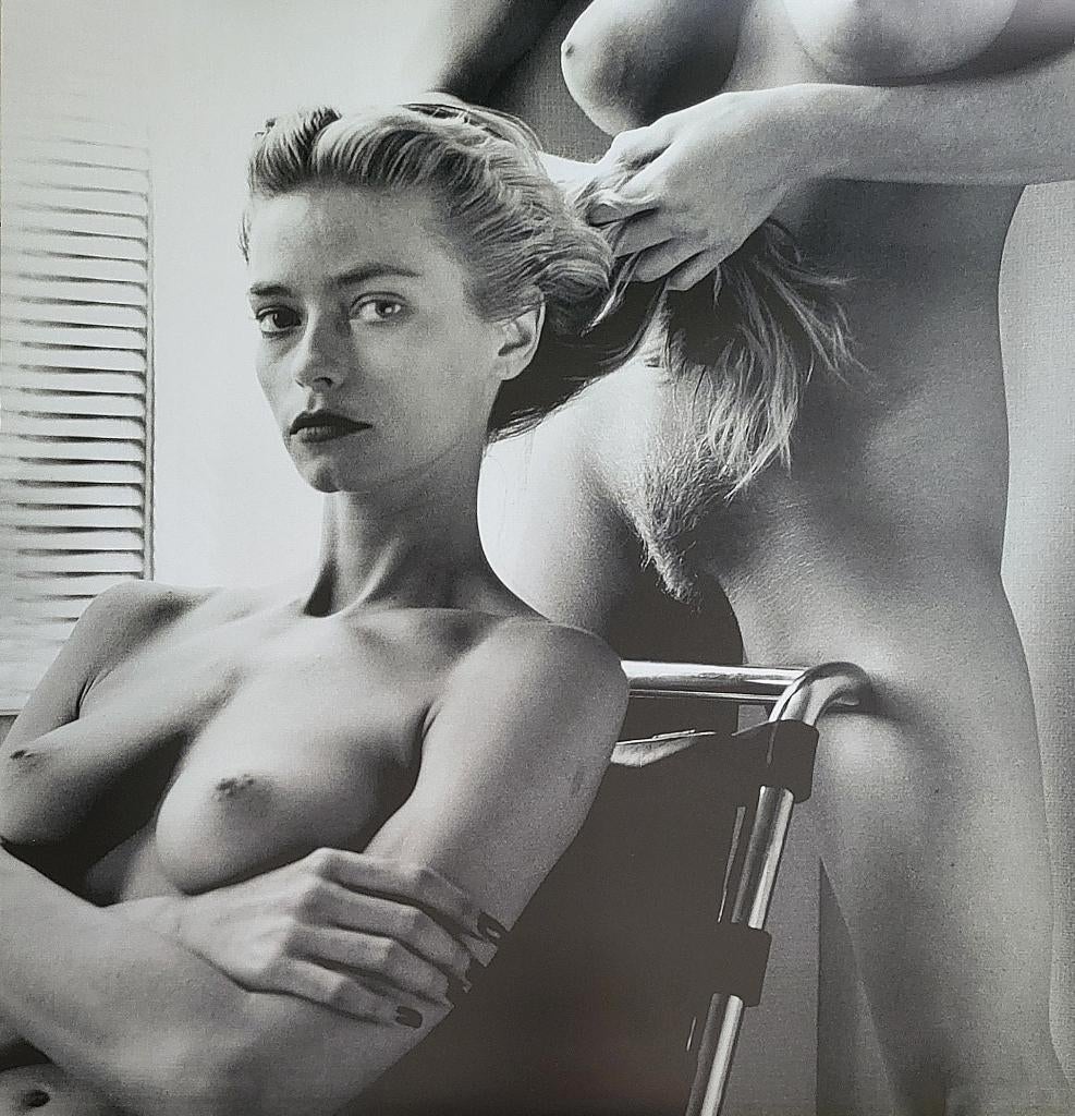 Helmut Newton - Two Playmates, Verzenden