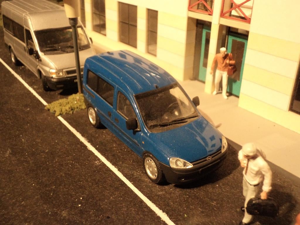 1/43 Opel Combo C Tour - Minichamps, Ophalen of Verzenden, Zo goed als nieuw, Auto, MiniChamps