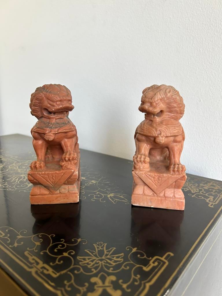 Twee Chinese spekstenen foo dogs (tempelleeuwen), Ophalen of Verzenden, Zo goed als nieuw
