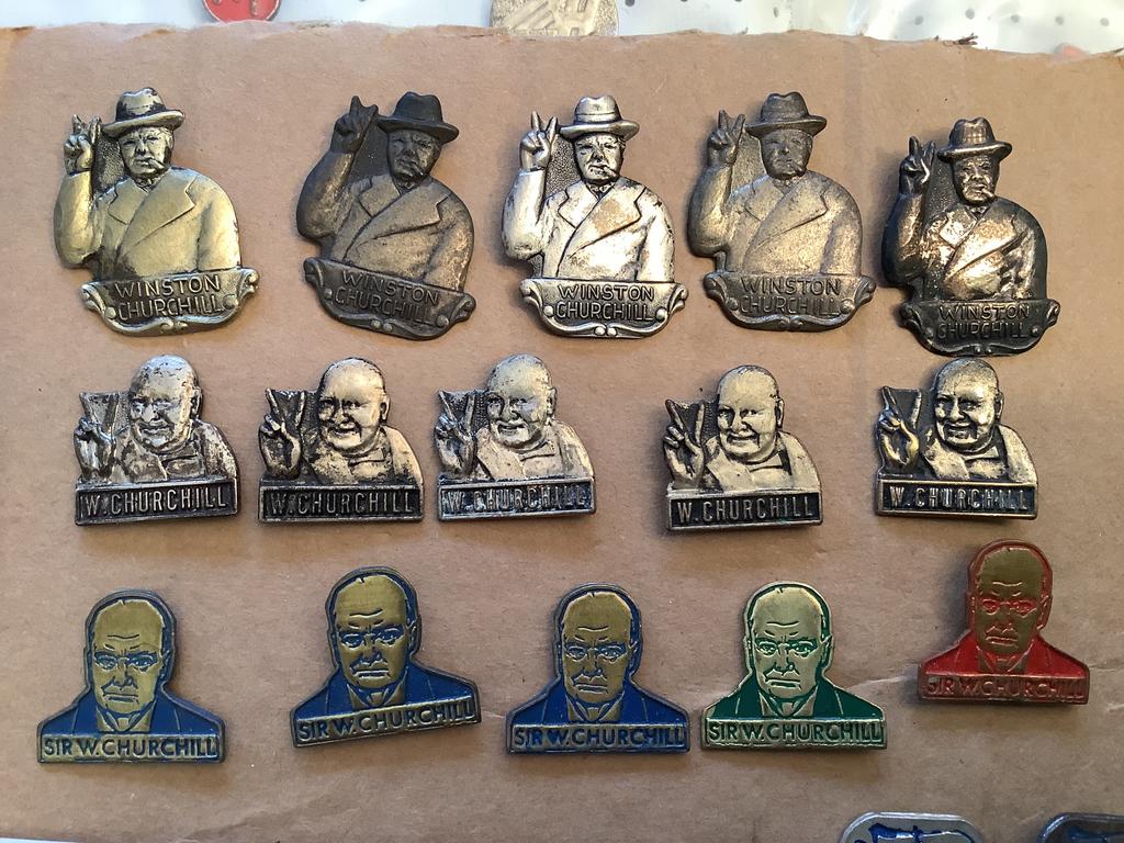 15 speldjes Winston Churchill, Verzamelen, Speldjes, Pins en Buttons, Ophalen of Verzenden, Gebruikt, Overige onderwerpen