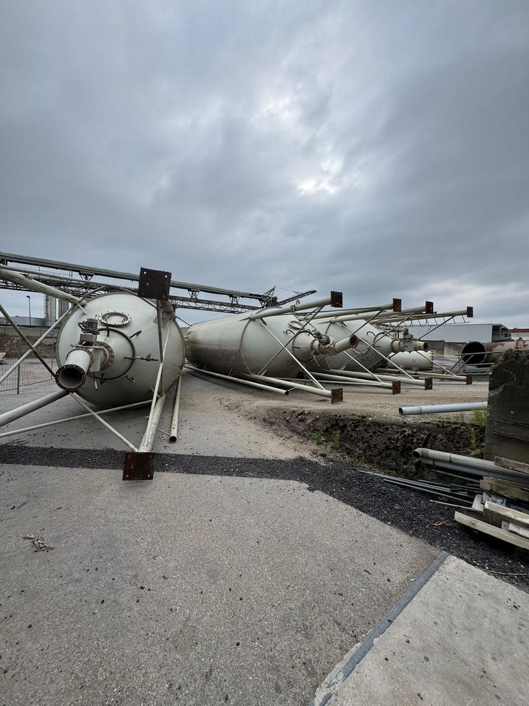 div cementsilo's, Ophalen