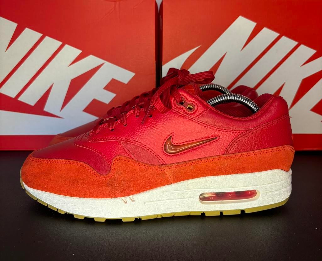 Nike Air Max 1 Jewel Red mt. 42,5, Ophalen of Verzenden, Zo goed als nieuw, Overige kleuren, Sneakers of Gympen