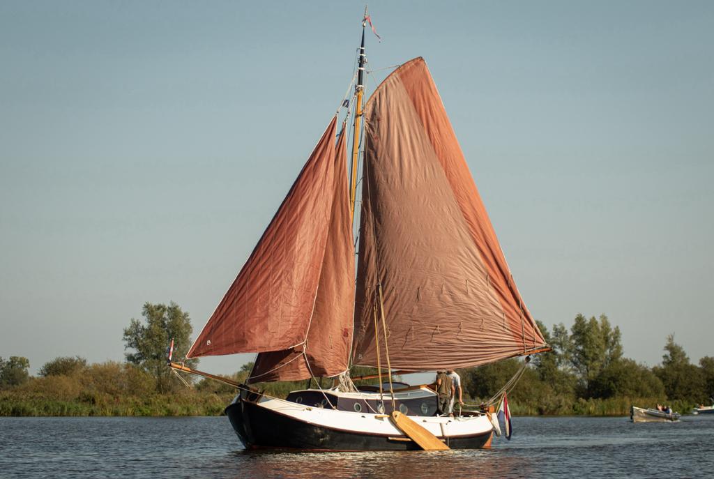 Lemster Aak platbodem te huur, Ophalen, Zo goed als nieuw, Staal, Diesel