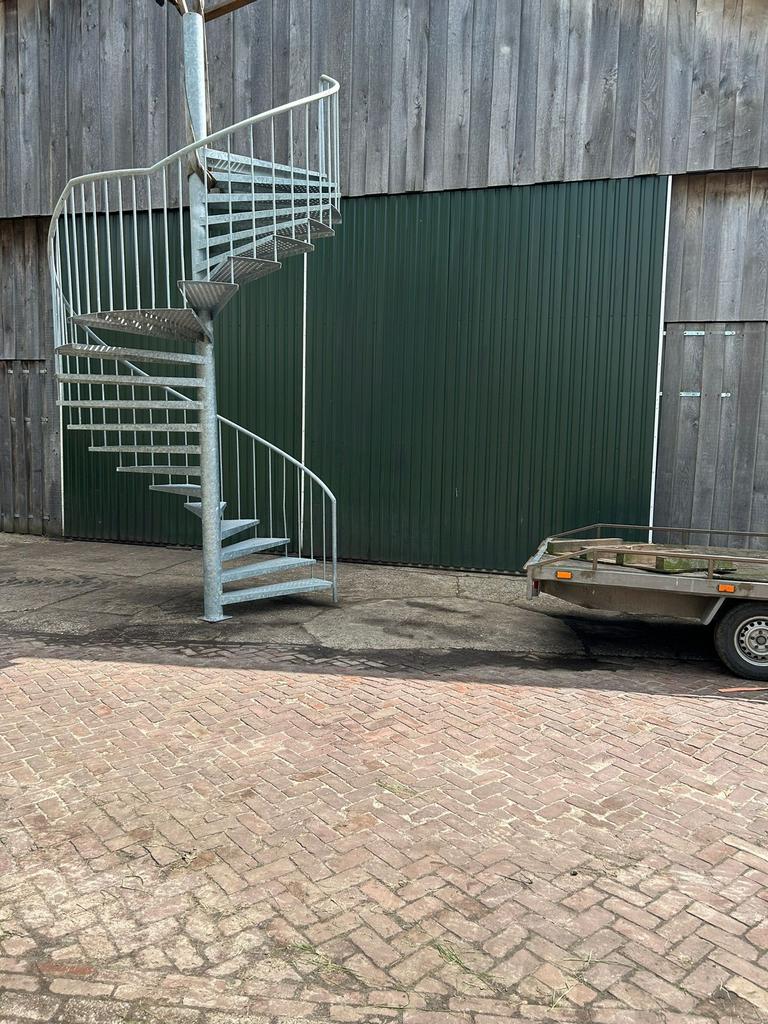 Nieuwe wenteltrap (tevens vrijwel alle maten v alle metalen, Ophalen of Verzenden, Zo goed als nieuw, 2 tot 4 meter