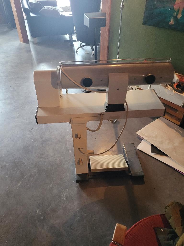 Te koop elektrische strijkmachine aeg   50 euro, Witgoed en Apparatuur, Strijkijzers en Strijkplanken, Ophalen, Gebruikt, Strijkijzer met snoer