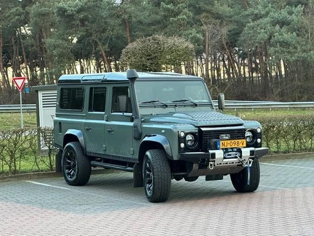 Land Rover Defender Puma 2.4 TD4 110 2009 Groen 7 zitter, Auto's, 1940 kg, 241 €/maand, 122 pk, Leder